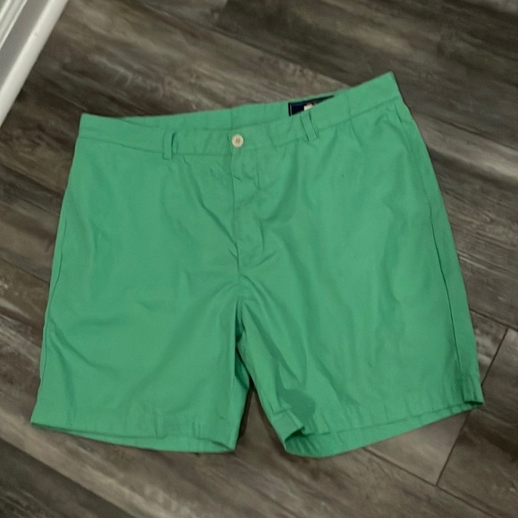 Vineyard Vines Green Club Shorts - Picture 1 of 4